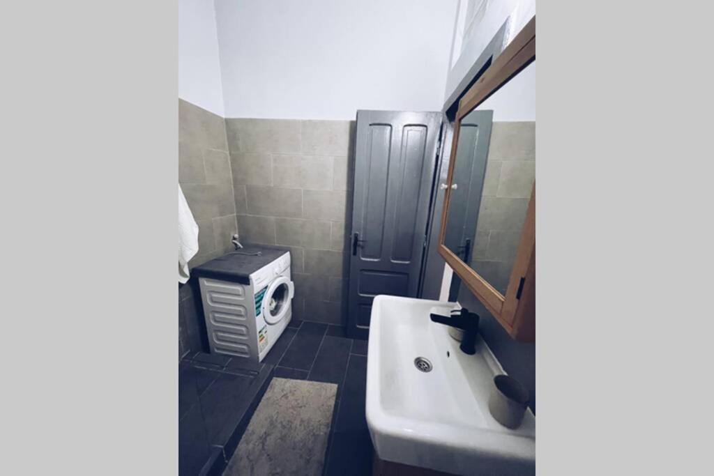 ☆Modern High Ceiling Apartment - Heart Of The City Oradea Eksteriør bilde