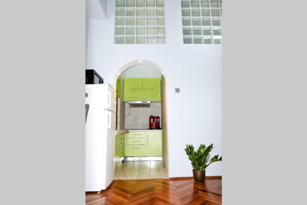 ☆Modern High Ceiling Apartment - Heart Of The City Oradea Eksteriør bilde